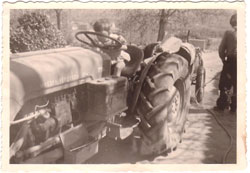 Tracteur et sulfateuse en 1954